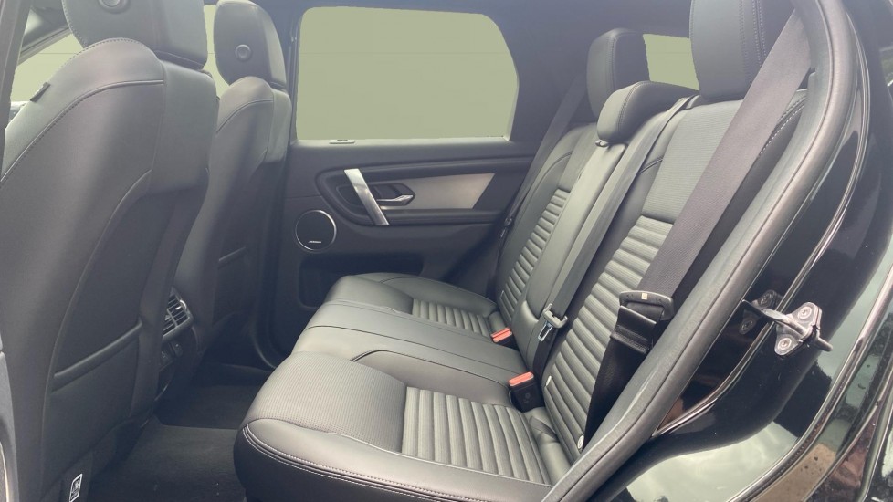 Land Rover Discovery Sport 2.0 D200 Dynamic SE 5dr Auto [5 Seat] Diesel Station Wagon - Image 4