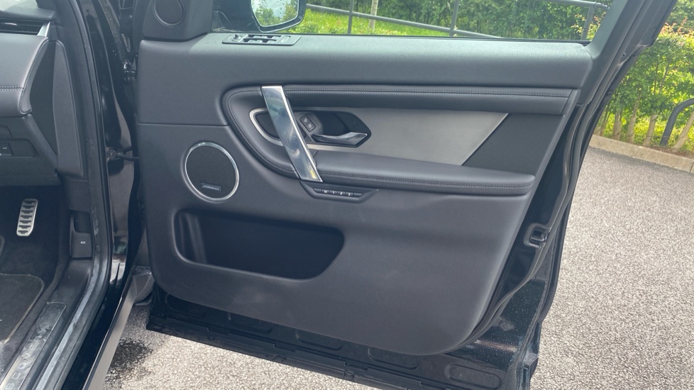 Land Rover Discovery Sport 2.0 D200 Dynamic SE 5dr Auto [5 Seat] Diesel Station Wagon - Image 26