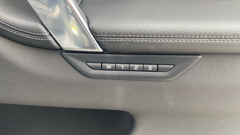 Land Rover Discovery Sport 2.0 D200 Dynamic SE 5dr Auto [5 Seat] Diesel Station Wagon - Image 28