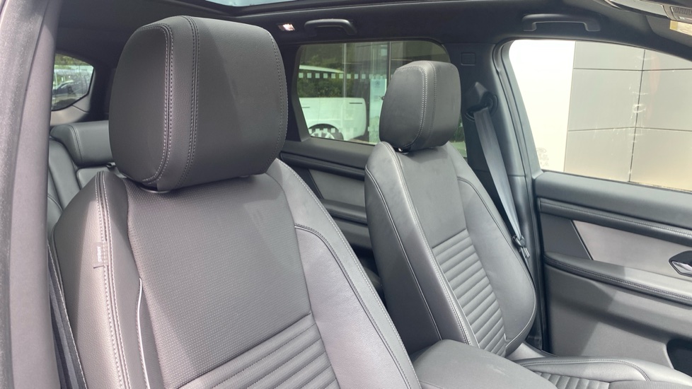 Land Rover Discovery Sport 2.0 D200 Dynamic SE 5dr Auto [5 Seat] Diesel Station Wagon - Image 31