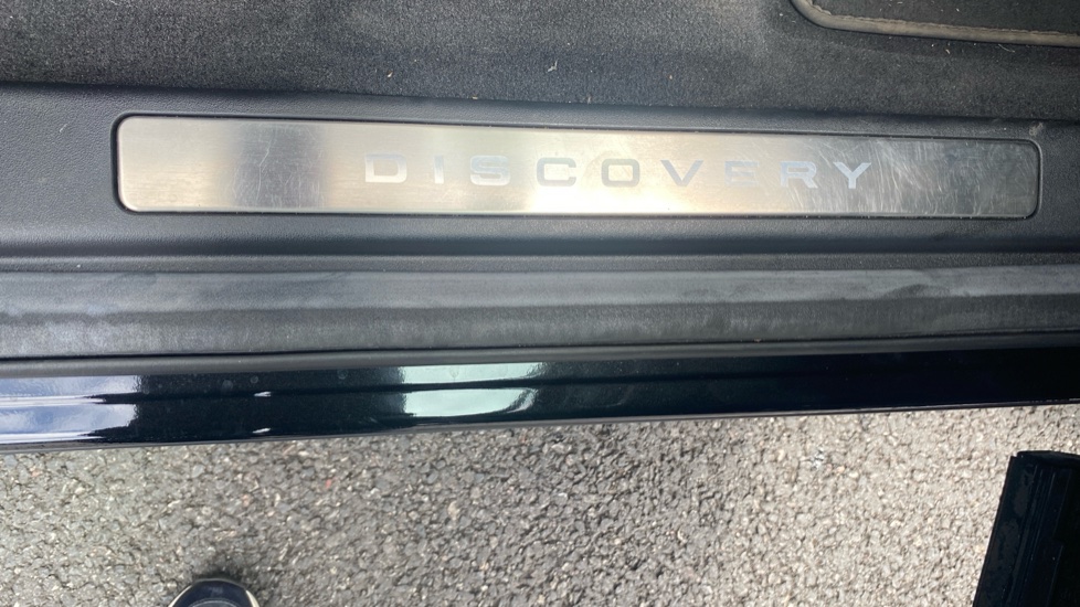 Land Rover Discovery Sport 2.0 D200 Dynamic SE 5dr Auto [5 Seat] Diesel Station Wagon - Image 32