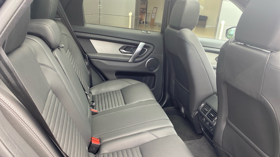 Land Rover Discovery Sport 2.0 D200 Dynamic SE 5dr Auto [5 Seat] Diesel Station Wagon - Image 36