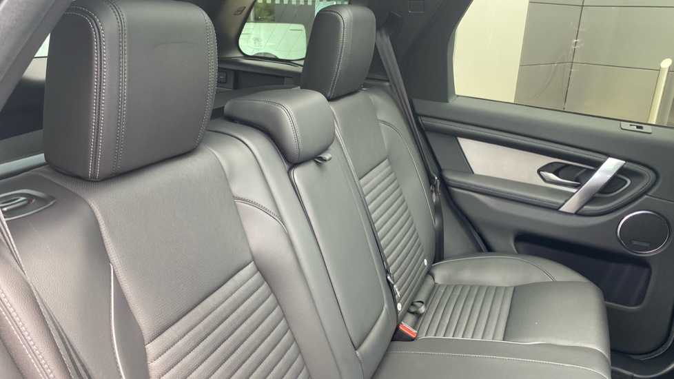 Land Rover Discovery Sport 2.0 D200 Dynamic SE 5dr Auto [5 Seat] Diesel Station Wagon - Image 37