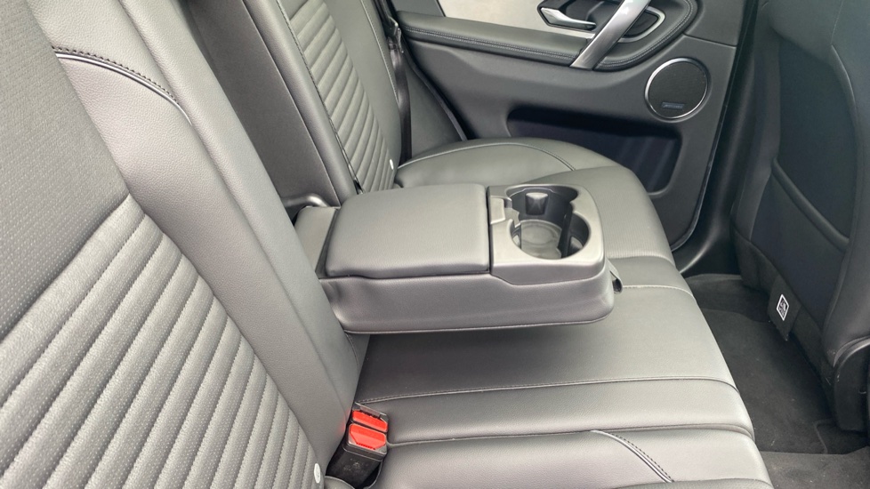 Land Rover Discovery Sport 2.0 D200 Dynamic SE 5dr Auto [5 Seat] Diesel Station Wagon - Image 39