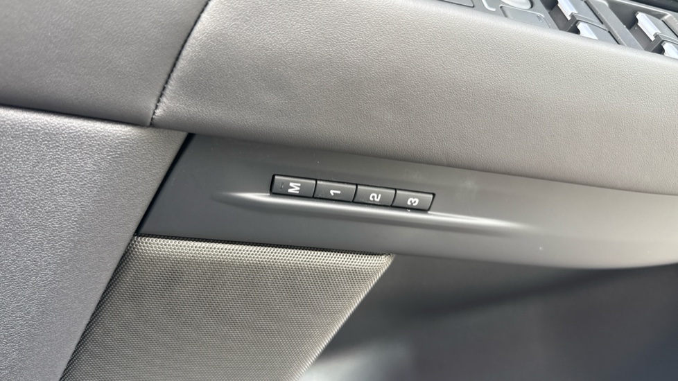 Land Rover Range Rover Evoque 2.0 D200 Autobiography 5dr Auto [Revised] Diesel Hatchback - Image 27