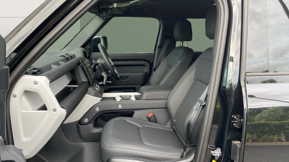 Land Rover Defender 3.0 D350 X-Dynamic SE 110 5dr Auto Diesel Estate - Image 3