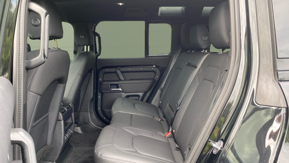 Land Rover Defender 3.0 D350 X-Dynamic SE 110 5dr Auto Diesel Estate - Image 4