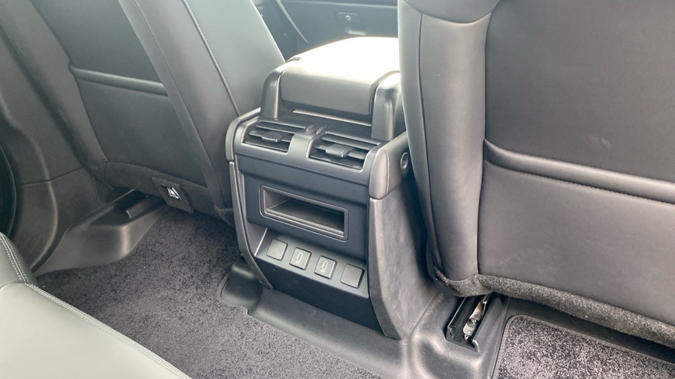 Land Rover Defender 3.0 D350 X-Dynamic SE 110 5dr Auto Diesel Estate - Image 18