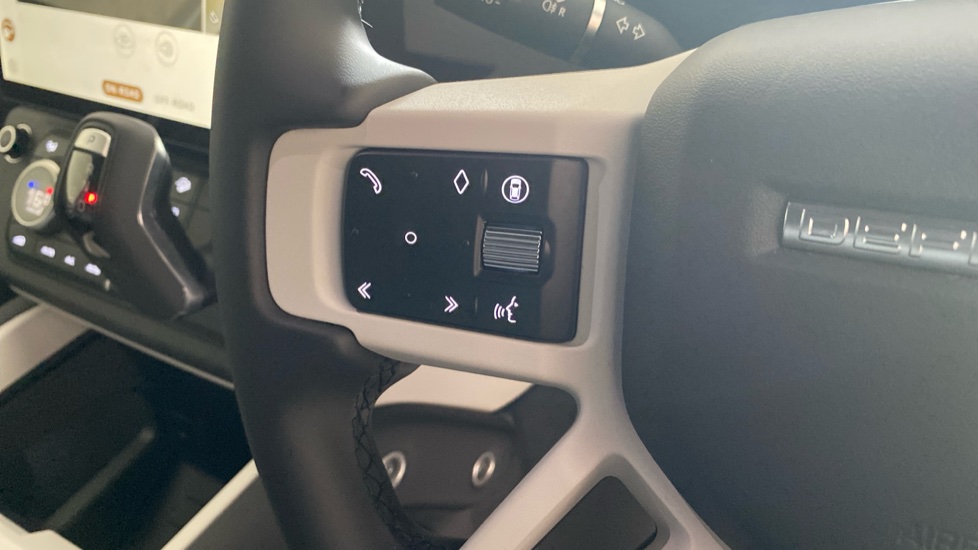 Land Rover Defender 3.0 D350 X-Dynamic SE 110 5dr Auto Diesel Estate - Image 40