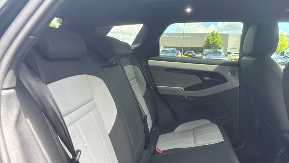 Land Rover Range Rover Evoque 2.0 D200 Dynamic SE 5dr Auto Diesel Hatchback - Image 37