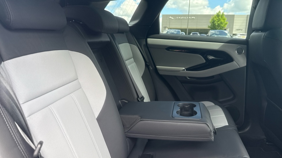 Land Rover Range Rover Evoque 2.0 D200 Dynamic SE 5dr Auto Diesel Hatchback - Image 38