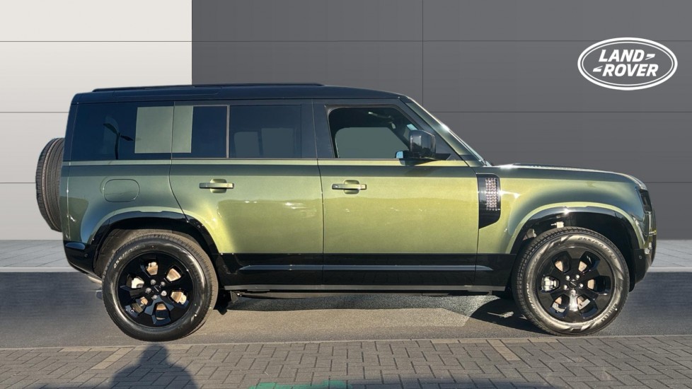 Land Rover Defender 3.0 D250 X-Dynamic SE 110 5dr Auto Diesel Estate - Image 5