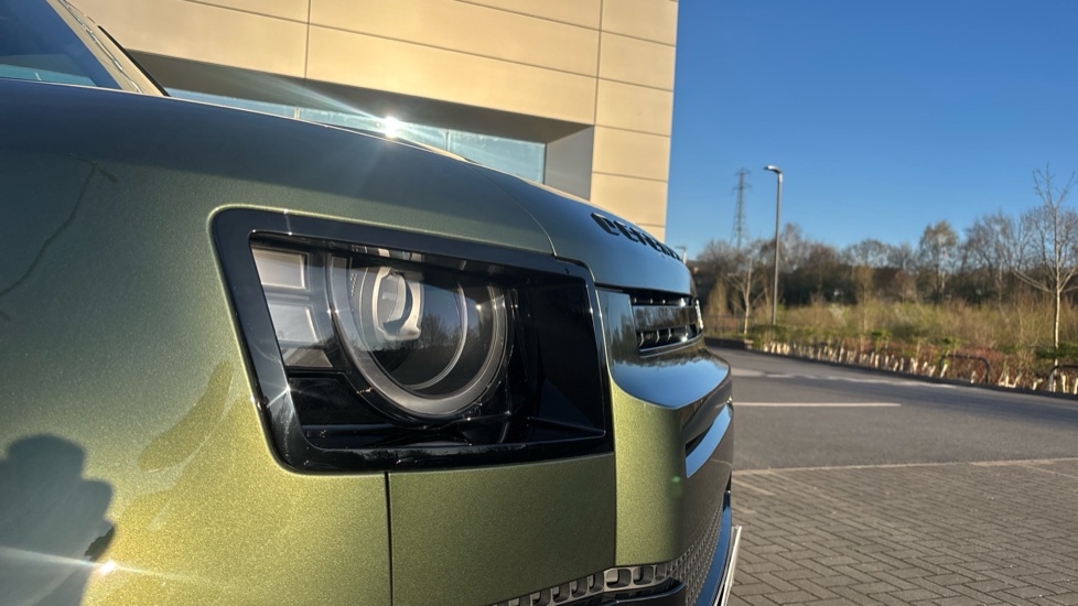 Land Rover Defender 3.0 D250 X-Dynamic SE 110 5dr Auto Diesel Estate - Image 17