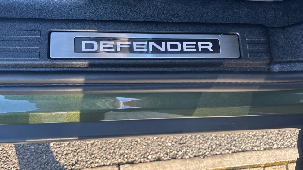 Land Rover Defender 3.0 D250 X-Dynamic SE 110 5dr Auto Diesel Estate - Image 25