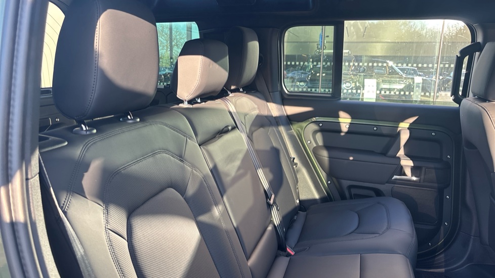Land Rover Defender 3.0 D250 X-Dynamic SE 110 5dr Auto Diesel Estate - Image 30