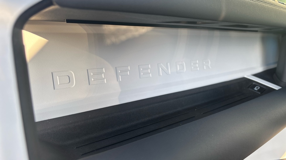 Land Rover Defender 3.0 D250 X-Dynamic SE 110 5dr Auto Diesel Estate - Image 33