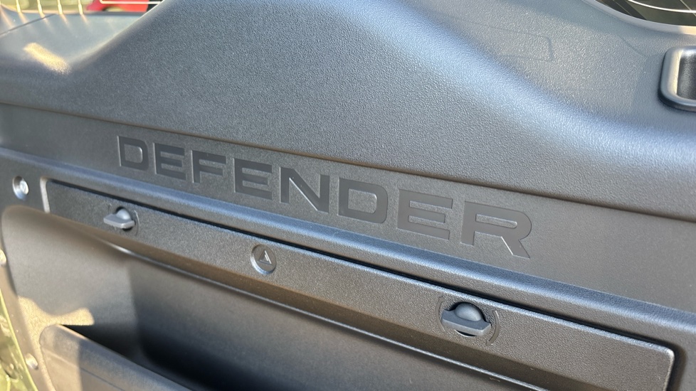 Land Rover Defender 3.0 D250 X-Dynamic SE 110 5dr Auto Diesel Estate - Image 35
