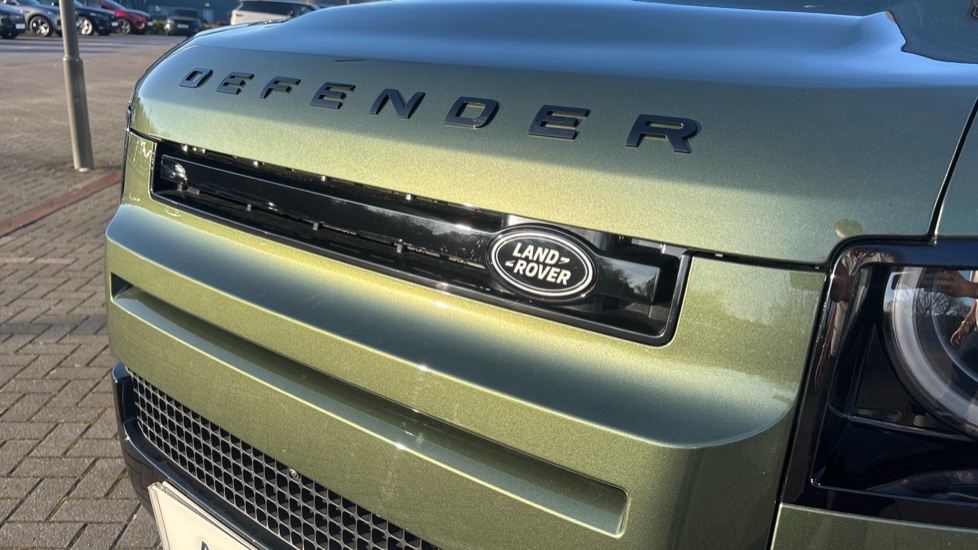 Land Rover Defender 3.0 D250 X-Dynamic SE 110 5dr Auto Diesel Estate - Image 36