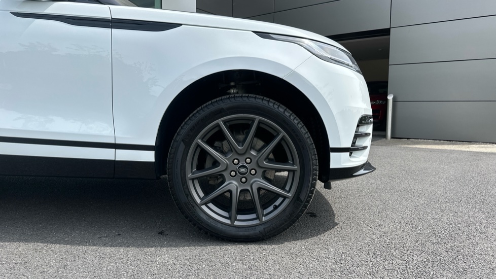 Land Rover Range Rover Velar 2.0 D200 MHEV Dynamic HSE 5dr Auto Diesel Estate - Image 8