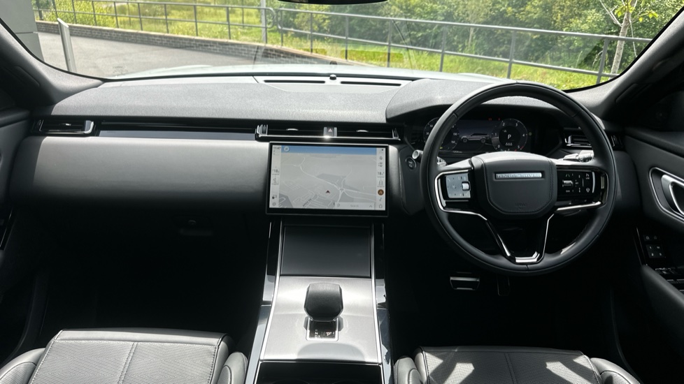Land Rover Range Rover Velar 2.0 D200 MHEV Dynamic HSE 5dr Auto Diesel Estate - Image 9
