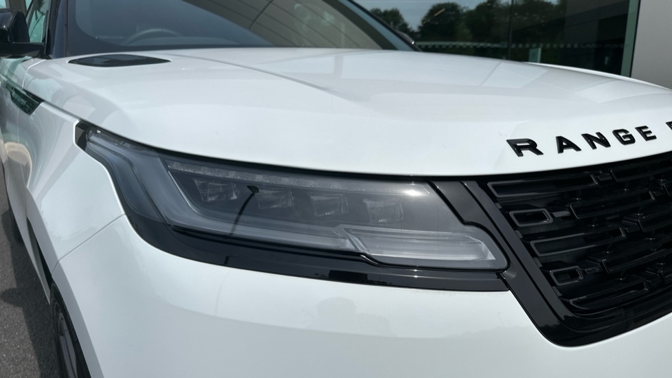 Land Rover Range Rover Velar 2.0 D200 MHEV Dynamic HSE 5dr Auto Diesel Estate - Image 17