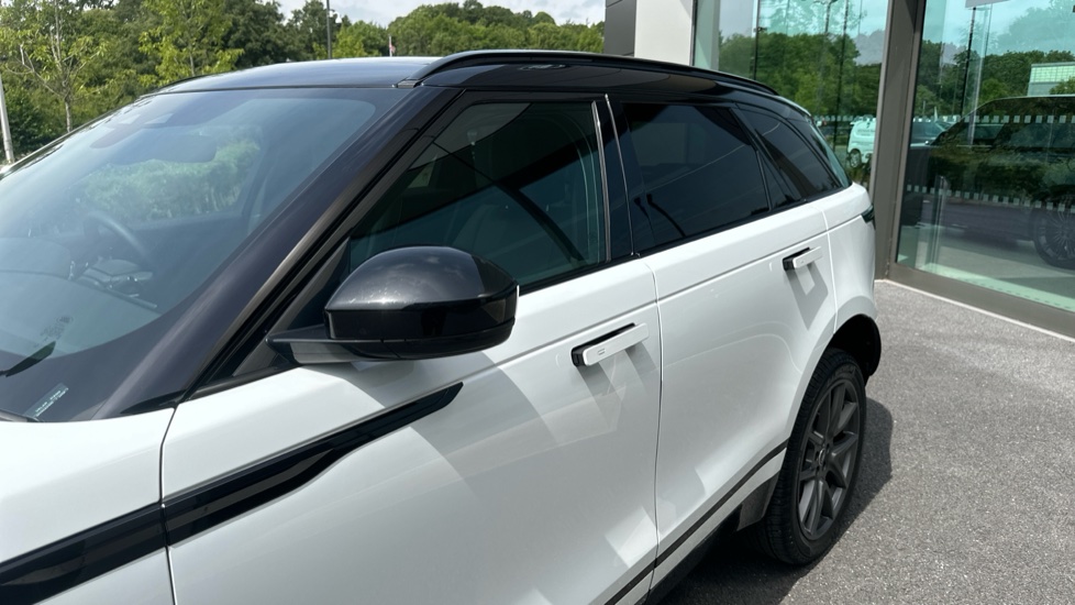 Land Rover Range Rover Velar 2.0 D200 MHEV Dynamic HSE 5dr Auto Diesel Estate - Image 24