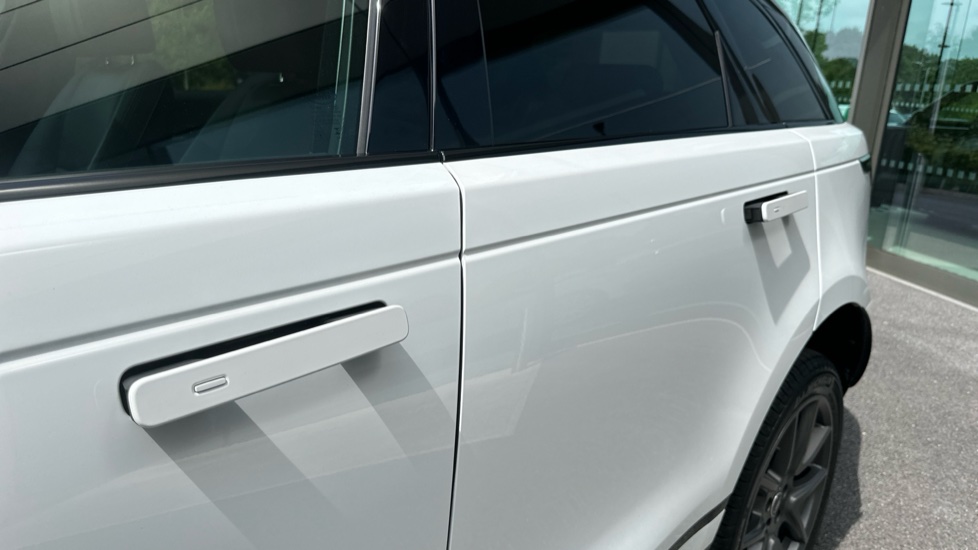 Land Rover Range Rover Velar 2.0 D200 MHEV Dynamic HSE 5dr Auto Diesel Estate - Image 25
