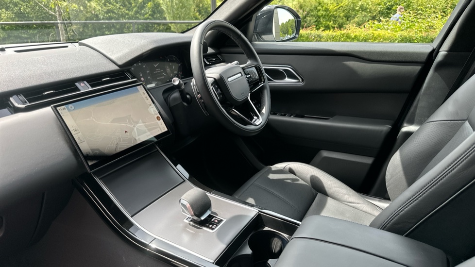 Land Rover Range Rover Velar 2.0 D200 MHEV Dynamic HSE 5dr Auto Diesel Estate - Image 30