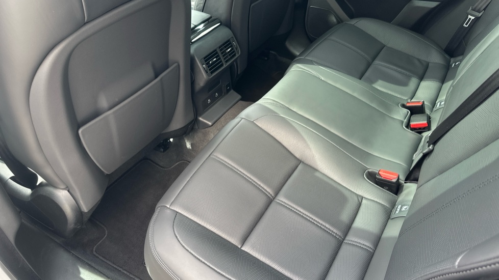 Land Rover Range Rover Velar 2.0 D200 MHEV Dynamic HSE 5dr Auto Diesel Estate - Image 31