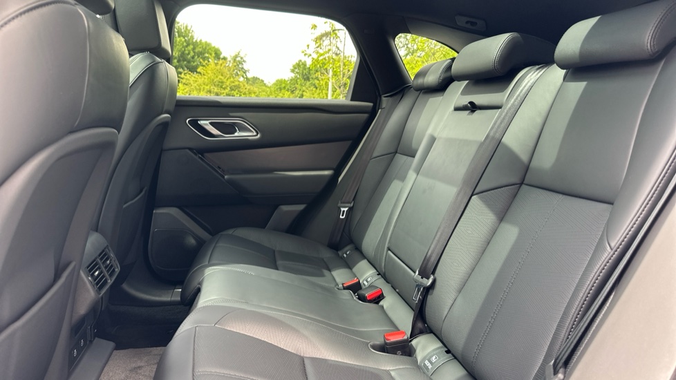 Land Rover Range Rover Velar 2.0 D200 MHEV Dynamic HSE 5dr Auto Diesel Estate - Image 32