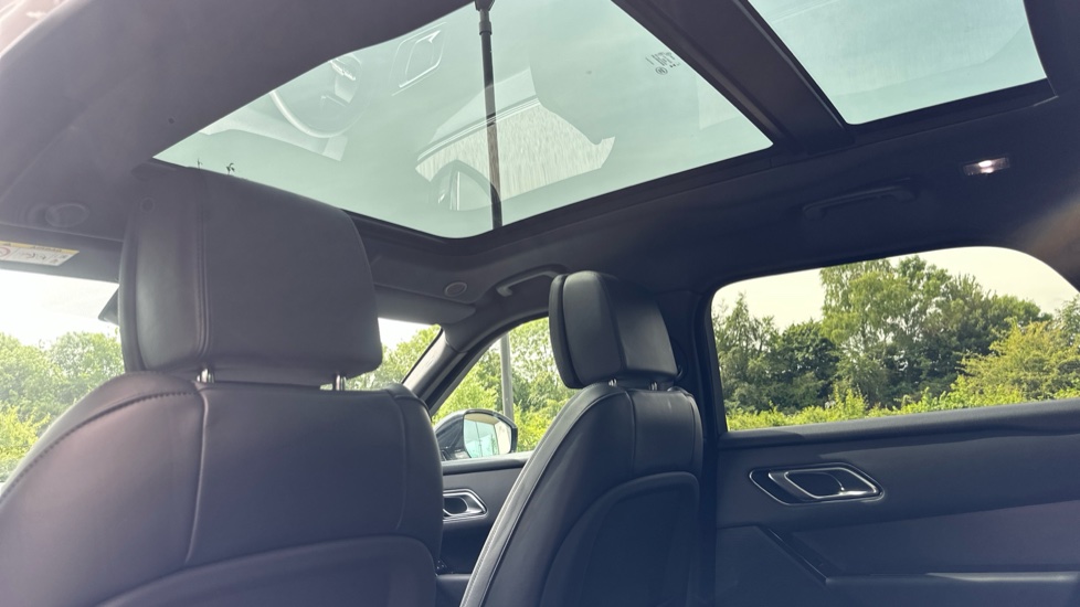 Land Rover Range Rover Velar 2.0 D200 MHEV Dynamic HSE 5dr Auto Diesel Estate - Image 33