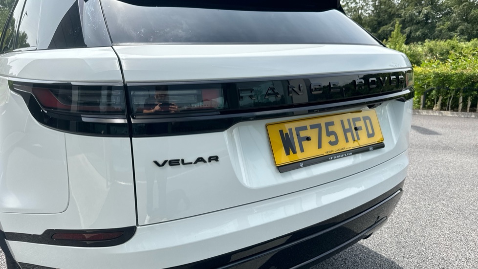 Land Rover Range Rover Velar 2.0 D200 MHEV Dynamic HSE 5dr Auto Diesel Estate - Image 35