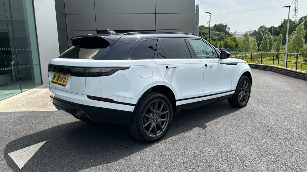 Land Rover Range Rover Velar 2.0 D200 MHEV Dynamic HSE 5dr Auto Diesel Estate - Image 36