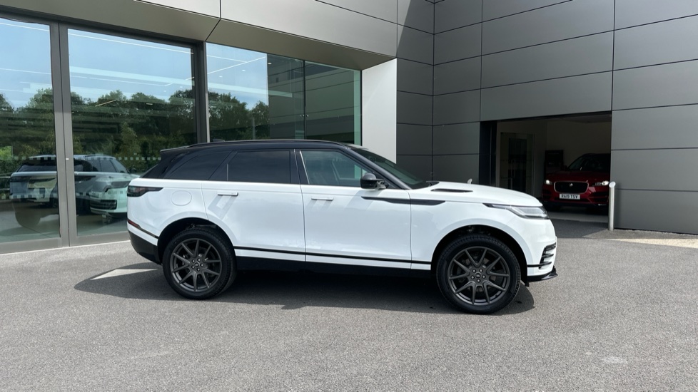 Land Rover Range Rover Velar 2.0 D200 MHEV Dynamic HSE 5dr Auto Diesel Estate - Image 37