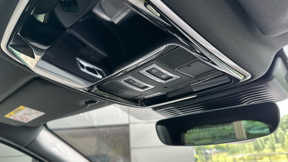 Land Rover Range Rover Velar 2.0 D200 MHEV Dynamic HSE 5dr Auto Diesel Estate - Image 41