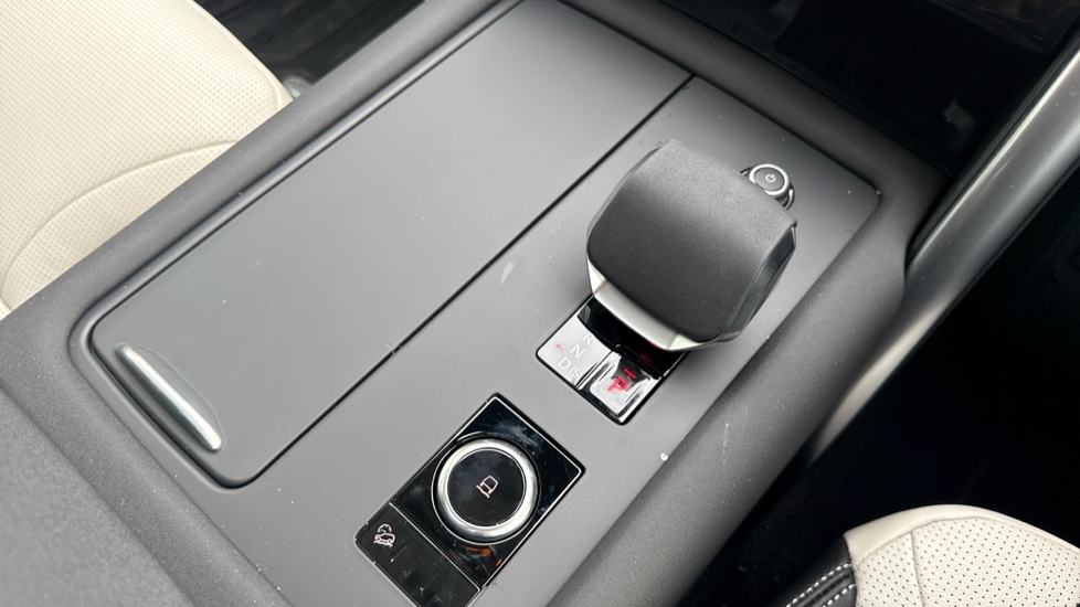 Land Rover Discovery 3.0 D350 Gemini 5dr Auto Diesel Station Wagon - Image 13