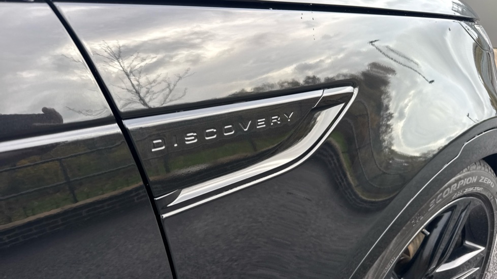 Land Rover Discovery 3.0 D350 Gemini 5dr Auto Diesel Station Wagon - Image 21