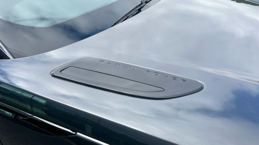 Land Rover Range Rover Velar 2.0 D200 MHEV Dynamic HSE 5dr Auto Diesel Estate - Image 22