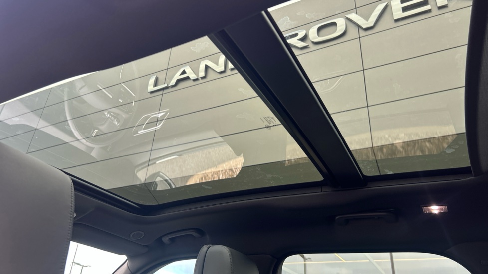 Land Rover Range Rover Velar 2.0 D200 MHEV Dynamic HSE 5dr Auto Diesel Estate - Image 40