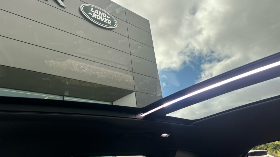 Land Rover Range Rover Velar 2.0 D200 MHEV Dynamic HSE 5dr Auto Diesel Estate - Image 46