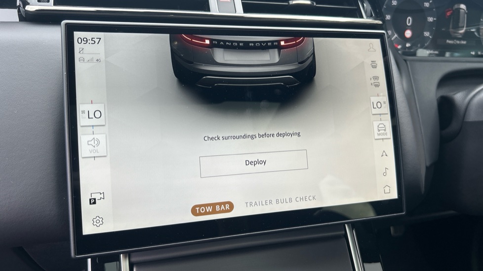 Land Rover Range Rover Velar 2.0 D200 MHEV Dynamic HSE 5dr Auto Diesel Estate - Image 56