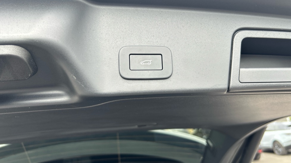 Land Rover Range Rover Evoque 2.0 D200 R-Dynamic HSE 5dr Auto Diesel Hatchback - Image 31