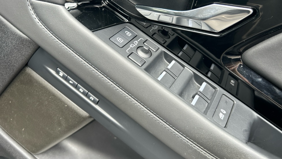Land Rover Range Rover Evoque 2.0 D200 R-Dynamic HSE 5dr Auto Diesel Hatchback - Image 59