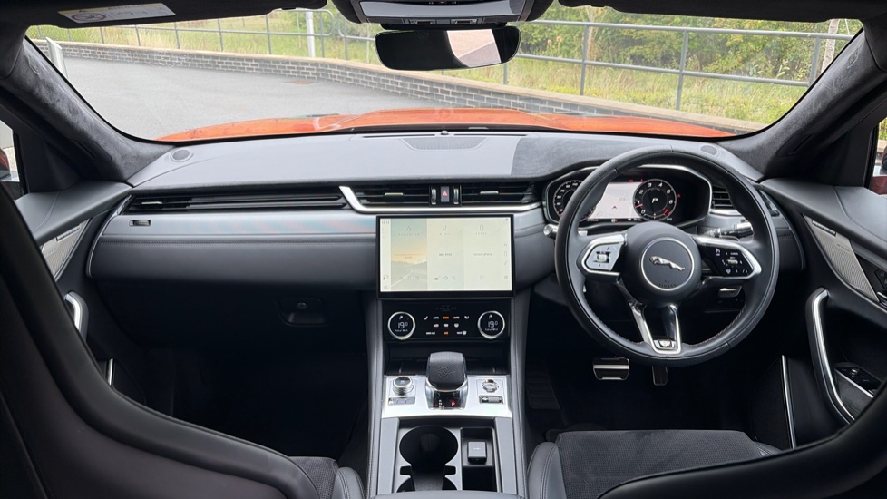 Jaguar F-Pace 5.0 V8 550 SVR 5dr Auto AWD Petrol Estate - Image 9