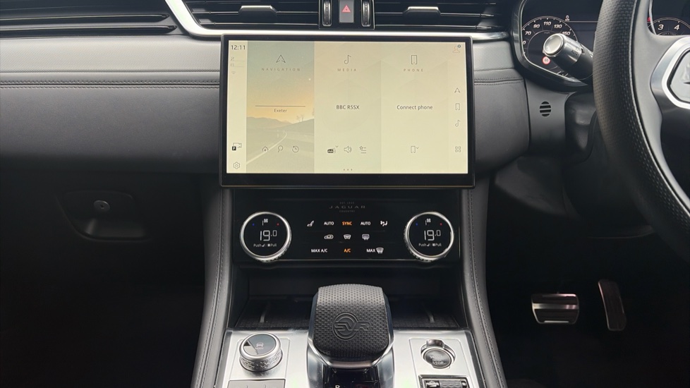 Jaguar F-Pace 5.0 V8 550 SVR 5dr Auto AWD Petrol Estate - Image 14