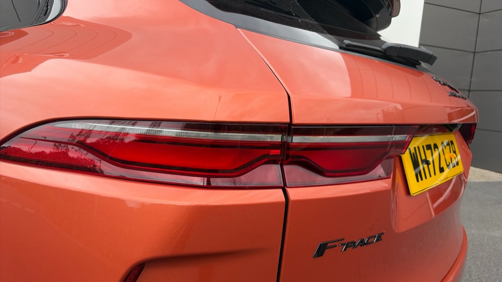 Jaguar F-Pace 5.0 V8 550 SVR 5dr Auto AWD Petrol Estate - Image 19
