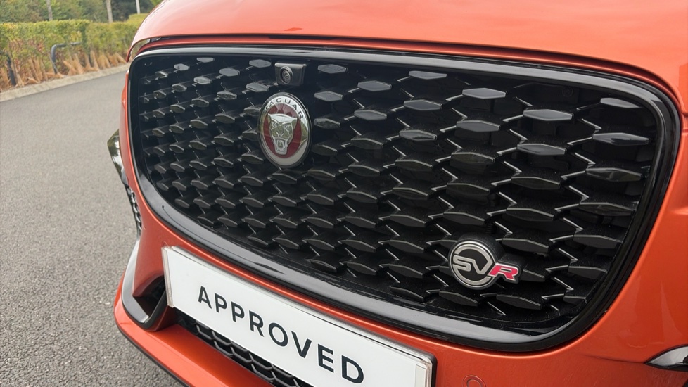 Jaguar F-Pace 5.0 V8 550 SVR 5dr Auto AWD Petrol Estate - Image 23
