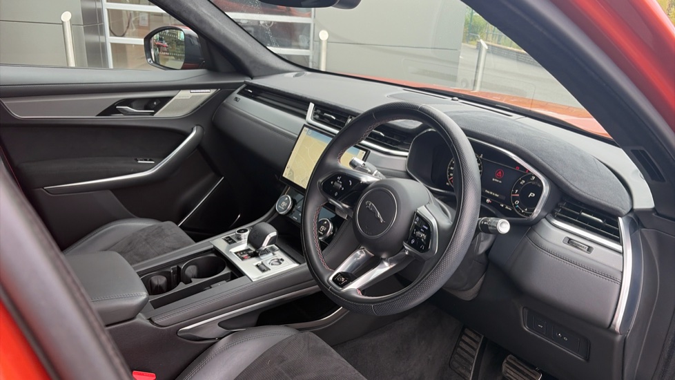 Jaguar F-Pace 5.0 V8 550 SVR 5dr Auto AWD Petrol Estate - Image 31