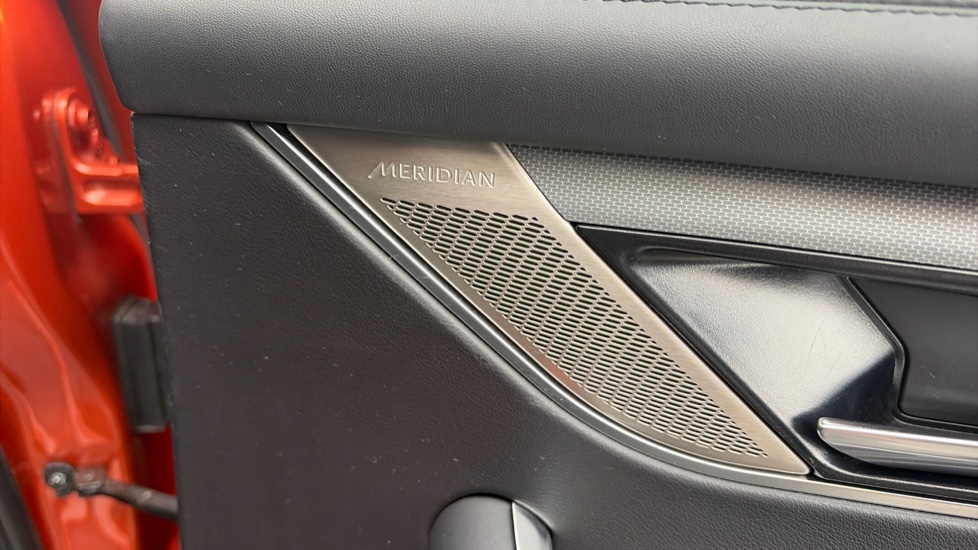 Jaguar F-Pace 5.0 V8 550 SVR 5dr Auto AWD Petrol Estate - Image 38