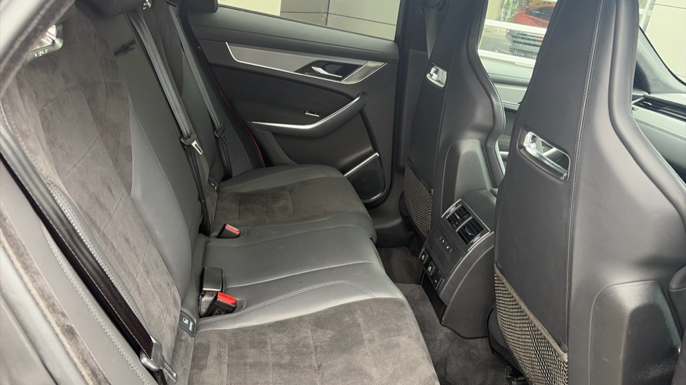 Jaguar F-Pace 5.0 V8 550 SVR 5dr Auto AWD Petrol Estate - Image 39